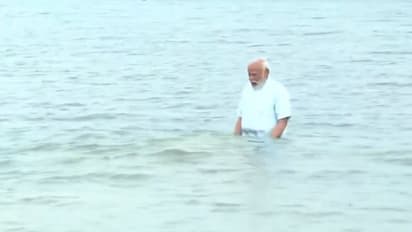 ರಾಮೇಶ್ವರದಲ್ಲಿ ಪವಿತ್ರ ಸಮುದ್ರ ಸ್ನಾನ ಮಾಡಿ ರಾಮನಾಥನ ದರ್ಶನ ಪಡೆದ ಮೋದಿ!