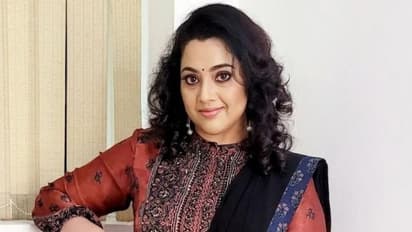 స్విమ్ సూట్ లో మేకప్ రూమ్ నుండి బయటకు రాలేకపోయాను, వాళ్లకు దండం పెట్టాలి! 