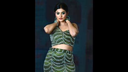 ಗ್ರೀನ್ ಗೌನ್‌ನಲ್ಲಿ ಮಿಂಚಿದ ಗಿಚ್ಚಿ ಗಿಲಿಗಿಲಿ ಜಾನ್ವಿ, ಯಪ್ಪಾ ಎರಡು ಕೆಜಿ ಮೇಕಪ್ ಇದೆ ಅಂತ ಕಾಲೆಳೆದ ನೆಟ್ಟಿಗರು!