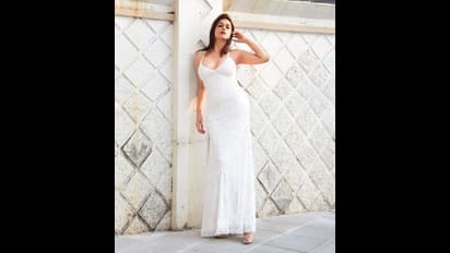 Shraddha Das : శ్రద్ధా దాస్ స్టన్నింగ్ లుక్ కి కుర్రాళ్ల గోల.. కిర్రాక్ స్టిల్స్ పై కుర్రాళ్ల క్రేజీ కామెంట్స్