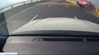 ಅಟಲ್ ಸೇತುವಿನಲ್ಲಿ ಅಪಘಾತ: ಹಿಂದಿದ್ದ ಕಾರಿನ ಡ್ಯಾಶ್ ಕ್ಯಾಮರಾದಲ್ಲಿ ಸೆರೆಯಾಯ್ತು ಭೀಕರ ದೃಶ್ಯ