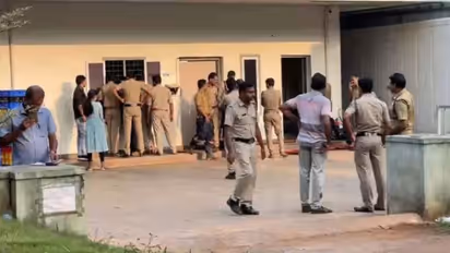 മുൻ ജീവനക്കാരന്റെ പരാക്രമം, മലപ്പുറത്തെ കമ്പനി ആറ് മണിക്കൂര് മുൾമുനയിൽ; പൊലീസും ഫയര്ഫോഴ്സും എത്തി രക്ഷ