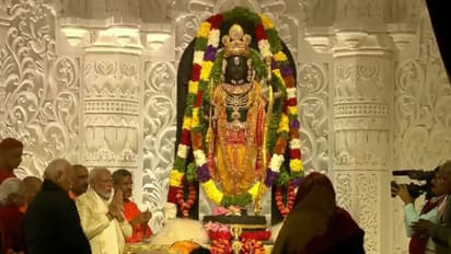 ശംഖനാദം മുഴങ്ങി, അയോധ്യ രാമക്ഷേത്രത്തില് പ്രാണ പ്രതിഷ്ഠ നടന്നു, ചടങ്ങില് പങ്കെടുത്ത് പ്രധാനമന്ത്രി