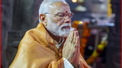 అయోధ్య రామ మందిరం: నిర్మాణంలో పాల్గొన్న సిబ్బందిపై పూల వర్షం కురిపించిన మోడీ