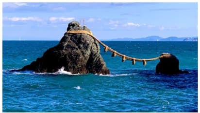 ഇഴപിരിയാത്ത ദാമ്പത്യത്തിന്റെ പ്രതീകമായി ജപ്പാനിലെ 'ഇവാ അക' എന്ന വിവാഹ പാറ' !