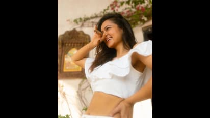 ಬಿಳಿ ಕ್ರಾಪ್ ಟಾಪ್ ನಲ್ಲಿ ಮಿಂಚಿದ ಶಾನ್ವಿ ಶ್ರೀವಾಸ್ತವ : ಕಿನ್ನರಿಯೋ, ಅಪ್ಸರೆಯೋ ಅಂತಿದ್ದಾರೆ ಜನ 