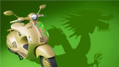 ചൈനീസ് ആഘോഷത്തിന് ഇറ്റാലിയൻ മാജിക്കുമായി ഐക്കണിക്ക് സ്കൂട്ടർ കമ്പനി!