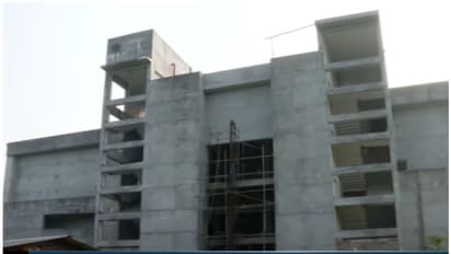 ആറ് മാസം കൊണ്ട് നിർമാണം പൂർത്തിയാക്കുമെന്ന് പറഞ്ഞ് തറക്കല്ലിട്ട തിയേറ്റർ, 3 കൊല്ലമായിട്ടും തുറന്നില്ല