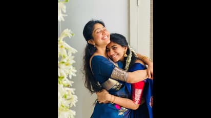 ಸಹೋದರಿ ನಿಶ್ಚಿತಾರ್ಥ ಸಮಾರಂಭದಲ್ಲಿ ಕುಣಿದು ಸಂಭ್ರಮಿಸಿದ ಸಾಯಿ ಪಲ್ಲವಿ 