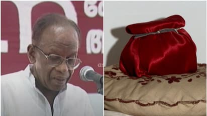 സുകുമാർ അഴീക്കോടിന്റെ ചിതാഭസ്മം 12 വർഷമായി അലമാരയിൽ, എന്തുചെയ്യണമെന്ന് വിൽപത്രത്തിലില്ലെന്ന് സാഹിത്യ അക്കാദമി