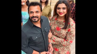 ತಾಯಿಯ ಮದುವೆ ಸೀರೆಯಲ್ಲಿ ಸ್ಪಂದನಾ; ವಿಜಯ್ ರಾಘವೇಂದ್ರ ಪತ್ನಿ ಸುರ ಸುಂದರಿ ಎಂದ ನೆಟ್ಟಿಗರು! 