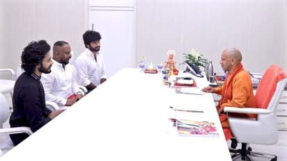 సీఎం యోగి ఆదిత్యనాథ్ ని కలిసిన హను మాన్ టీమ్..ప్రశాంత్ వర్మ, తేజ సజ్జాపై ప్రశంసలు