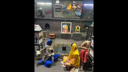 ಟೀಕೆಗಳ ನಡುವೆಯೇ ಗ್ರಿಷ್ಣೇಶ್ವರ  ಜ್ಯೋತಿರ್ಲಿಂಗ ದರ್ಶನ ಪಡೆದ ನಟಿ ಸಾರಾ ಆಲಿ ಖಾನ್ 