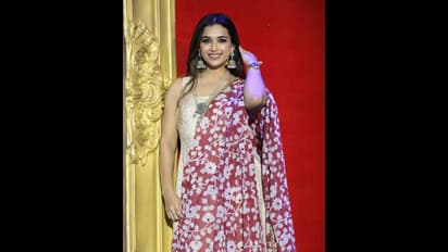 ಗೋಲ್ಡನ್ ಕಲರ್ ಸಲ್ವಾರ್‌ನಲ್ಲಿ ಶ್ವೇತಾ ಚೆಂಗಪ್ಪ, ಚೆಂದುಳ್ಳಿ ಚೆಲುವೆ ಎಂದು ಹೊಗಳಿದ ಫ್ಯಾನ್ಸ್!