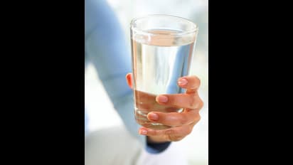 സ്കൂളുകളില് പാചകത്തിനും കുടിക്കാനും ഉപയോഗിക്കുന്ന വെള്ളം ശുദ്ധീകരിച്ചതാകണം; ബാലാവകാശ കമ്മിഷൻ നിർദേശം