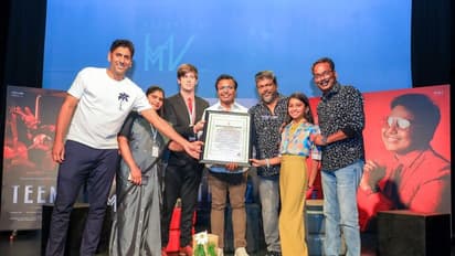 ரிலீசுக்கு முன்பே உலக சாதனை படைத்த பார்த்திபனின் 'டீன்ஸ்'! டி.இமானுக்கு படக்குழு கொடுத்த இன்ப அதிர்ச்சி!