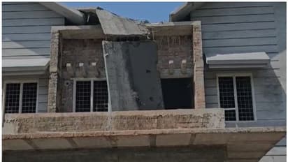 വീടിന്റെ മുകളിൽ തട്ടടിച്ചു കൊണ്ടിരിക്കെ അപകടം; രണ്ടാം നിലയിൽ നിന്ന് താഴേക്ക് വീണ് മൂന്നുപേർക്ക് പരിക്ക്