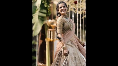 నా సామిరంగ..లంగా ఓణీలో నాగార్జున హీరోయిన్ కుందనపు బొమ్మలా ఉందిగా, పిక్స్ వైరల్ 