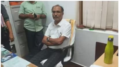 20000 രൂപ കൈക്കൂലി; അന്വേഷണം നേരിടുന്ന പ്രൊഫസർ റിപ്പബ്ലിക് ദിന പരിപാടിയിൽ; സംഭവം പെരിയ കേന്ദ്രസര്വകലാശാലയില്