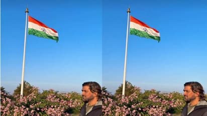 ఫాంహౌస్‌లో ధోనీ రిపబ్లిక్ డే వేడుకలు .. త్రివర్ణ పతాకంతో మహేంద్రుడు, వీడియో చూశారా