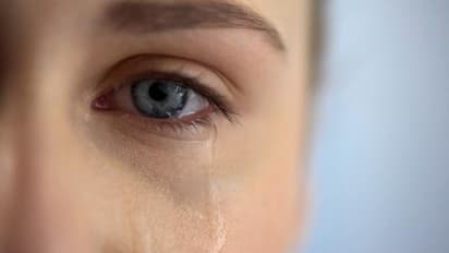 ഇടയ്ക്കിടെ കണ്ണില്‍ നിന്ന് വെള്ളം വരാറുണ്ടോ? കാരണമിതാകാം... 