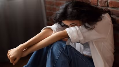 வாத்தியார் வக்கிர புத்தி.. 17 வயது சிறுமியை பலாத்காரம் செய்து கர்ப்பமாக்கிய கொடூரம்.. சிக்கியது எப்படி?