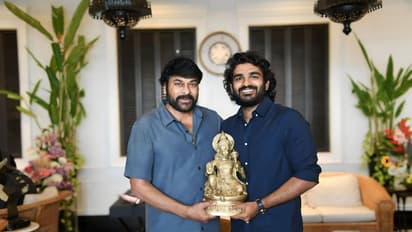 గురూజీ గడ్డం తీసేశారోచ్..చిరంజీవిని కలిసిన త్రివిక్రమ్, కొత్త లుక్ మాములుగా లేదుగా 