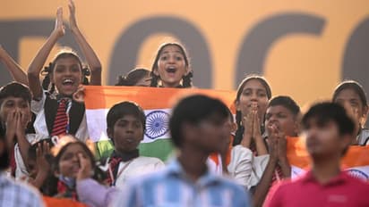 ടെസ്റ്റ് ക്രിക്കറ്റ് മരിക്കുന്നോ, കാണികളില്ലേ? ചോദ്യം നിര്ത്താം; ഞെട്ടിച്ച് ഹൈദരാബാദ്, കണക്കുകള് ഉയരെ ഉയരെ