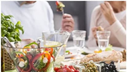 പ്രായം 50 കഴിഞ്ഞോ? എങ്കിൽ ഭക്ഷണത്തിൽ അൽപം ശ്രദ്ധ വേണം