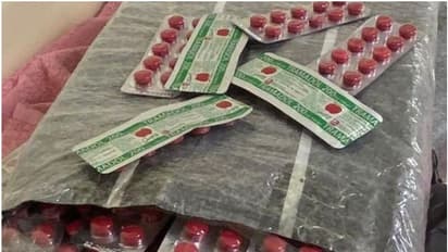 ടവലില് ഒളിപ്പിച്ച് കടത്താന് ശ്രമം; കസ്റ്റംസ് ഉദ്യോഗസ്ഥര് പിടിച്ചെടുത്തത് 234,000 ട്രമഡോള് ഗുളികകള്