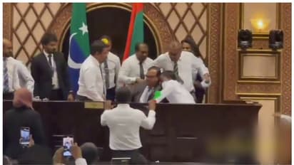 మాల్దీవుల్లో మరోసారి అలజడి : మయిజ్జూ కేబినెట్‌‌లో నలుగురికి విపక్షం ‘‘ నో ’’.. పార్లమెంట్‌లో ఎంపీల బాహాబాహీ 