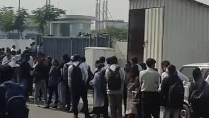 എല്ലാം ഒരു ജോലിക്ക് വേണ്ടി; അഭിമുഖത്തിൽ പങ്കെടുക്കാനെത്തിയത് 3000 പേർ, എഞ്ചിനീയർമാരുടെ നീണ്ടനിര, വീഡിയോ