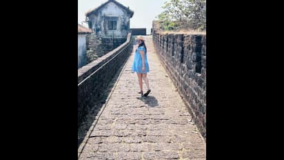 ప్యాంట్ లేకుండా తిరిగేస్తోంది, అనసూయ స్టయిలే వేరు.. చూడ ముచ్చటగా ఉన్న ఫోజులు వైరల్  