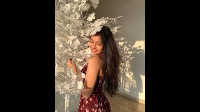 தன்னை விட 20 வயது மூத்த ஹீரோவுடன் ரொமான்ஸ் செய்ய போகும் விக்ரம் மகள்!!