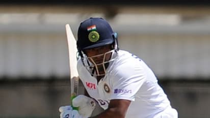 കാത്തുകാത്തിരുന്ന് സര്ഫറാസ് ഖാന് വിശാഖപട്ടണത്ത് അരങ്ങേറുമോ? മറുപടിയുമായി ഇന്ത്യന് ബാറ്റിംഗ് പരിശീലകന്