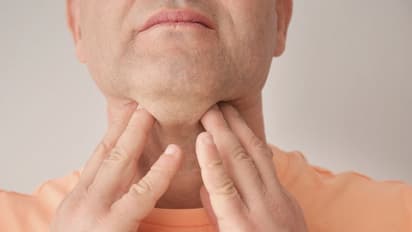 തൈറോയ്ഡ് ക്യാൻസര്; ശരീരം മുൻകൂട്ടി കാണിക്കുന്ന ഈ ലക്ഷണങ്ങള് നിസാരമാക്കേണ്ട...