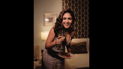 మంటలు పుట్టిస్తున్న మృణాల్ ఠాకూర్, మత్తెక్కిస్తున్న మరాఠీ బ్యూటీ.. 