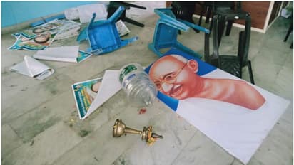 Kerala: Clash breaks out at Wadakkanchery Congress' office on Mahatma Gandhi's death anniversary