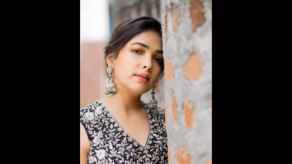 ಬ್ಲ್ಯಾಕ್ ಡ್ರೆಸ್‌ನಲ್ಲಿ ಮಿಂಚಿದ ಅನುಪಮಾ ಗೌಡ, ಡಾರ್ಲಿಂಗ್ ಮದ್ವೆ ಯಾವಾಗ ಎಂದು ಕೇಳಿದ ಫ್ಯಾನ್ಸ್!