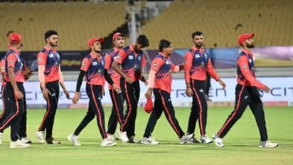 கிரிக்கெட் கிட்டில் 27 சரக்கு பாட்டில்கள், 2 பீர் கேஸ்கள் எடுத்து வந்த சௌராஷ்டிரா கிரிக்கெட் வீரர்கள்!