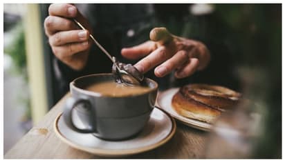 ഉപ്പിട്ട് ചായ കുടിച്ചിട്ടുണ്ടോ? ഞെട്ടേണ്ട, രുചി കൂടുമെന്ന് അമേരിക്കൻ രസതന്ത്രജ്ഞന്‍ !