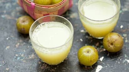 നെല്ലിക്കയും കുരുമുളകും മതി; മുടി നന്നായി വളരാനൊരു സൂത്രം...