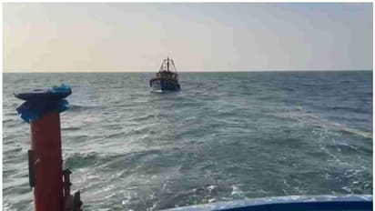 എൻജിൻ നിലച്ച് എന്ത് ചെയ്യണമെന്ന് അറിയാത്ത അവസ്ഥ; പ്രതീക്ഷയോടെ കാത്തിരുന്നു, ഒടുവിൽ ആ വെളിച്ചമെത്തി