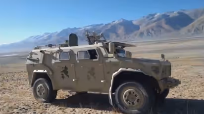 Indian shepherds confront Chinese PLA soldiers, chase them away (WATCH)