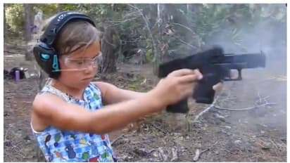 'ഓ ദൈവമേ....'; ഇരു കൈകളിലും തോക്കേന്തി വെടിവയ്ക്കുന്ന കുട്ടി സ്നൈപ്പറുടെ വീഡിയോ വൈറല് !