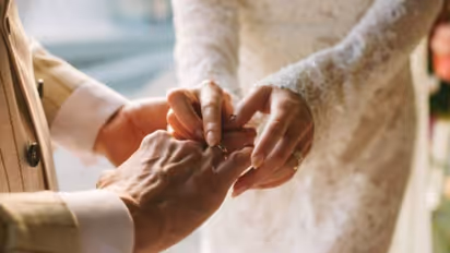 വിവാഹം കഴിഞ്ഞ് തൊട്ടുപിന്നാലെ വരന് ഹൃദയസ്തംഭനം, 17 വർഷത്തെ പ്രണയം, തകർന്ന് യുവതി