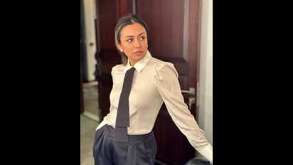 లేడీ బాస్ లుక్ లో సోషల్ మీడియాను షేక్ చేస్తున్న నమ్రత శిరోద్కర్... మహేష్ ఫీలింగ్ ఏంటో?