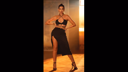 ಕುಟುಂಬ ಸ್ನೇಹಿ ಶೋನಲ್ಲಿ ನೋರಾ ಫತೇಹಿ ಅಶ್ಲೀಲ ನೃತ್ಯ; 'ಇವಳಿಗೆ ತಲೆ ಕೆಟ್ಟಿದೆ' ಎಂದ್ರು ನೆಟಿಜನ್ಸ್ 