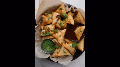 ബീഫ് അടങ്ങിയ സമോസ വിൽപനയെന്ന് രഹസ്യ വിവരം, കണ്ടെത്തിയത് 113 പശുവിറച്ചി, ഉടമകൾ അറസ്റ്റിൽ