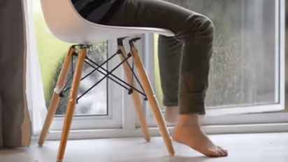 എപ്പോഴും കാലുകള് ആട്ടിക്കൊണ്ടിരിക്കുന്നത് ചില രോഗങ്ങളുടെ ലക്ഷണവും ആകാം...